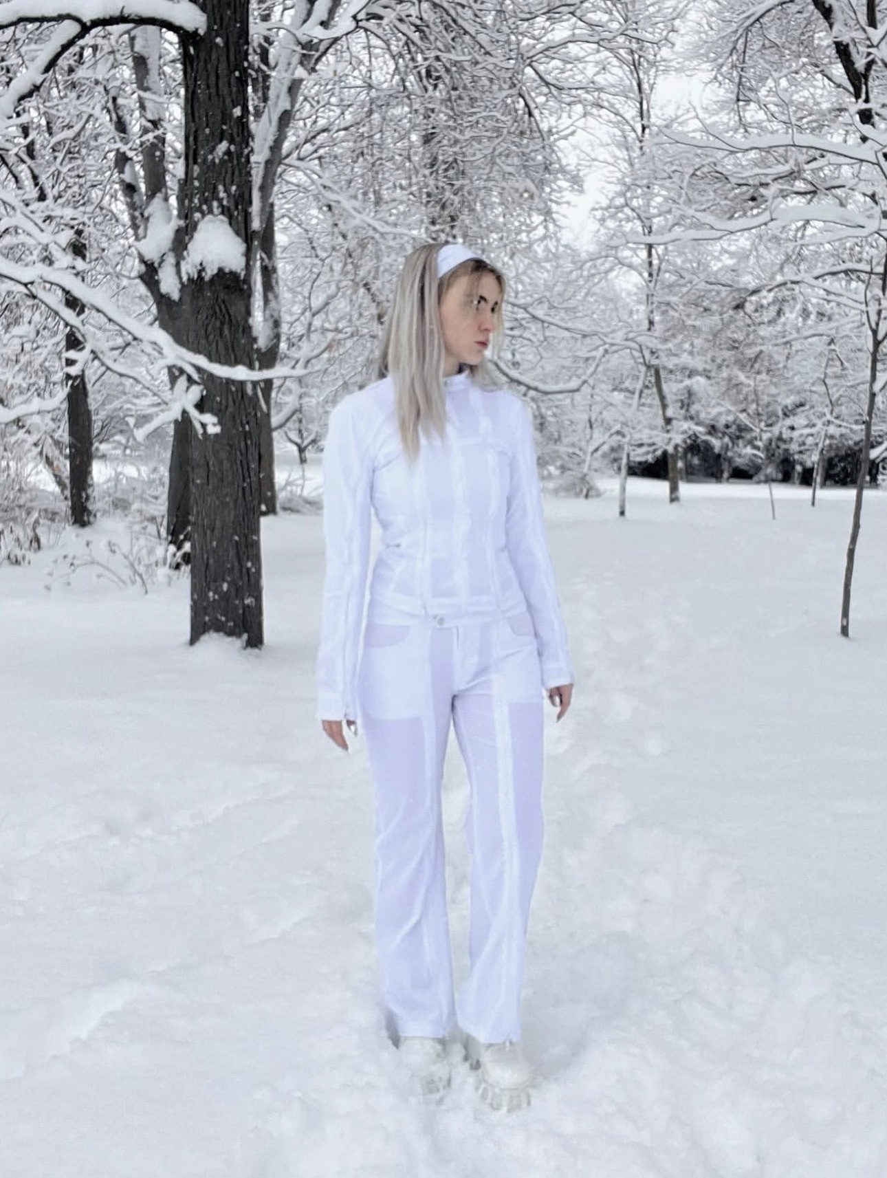 Whiteout — white tailored look in snow